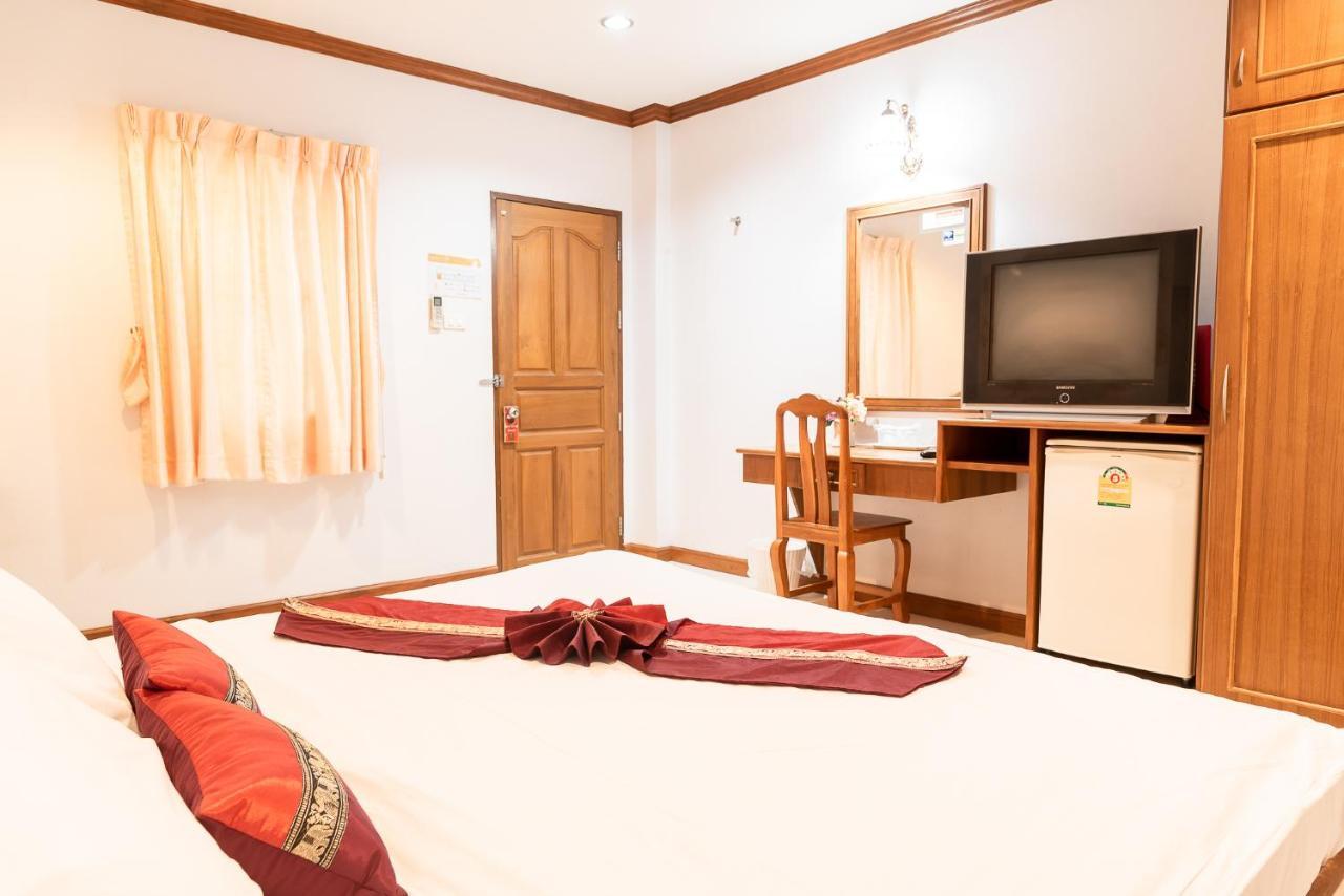 Pn Gold Resort Bang Saen Exterior photo