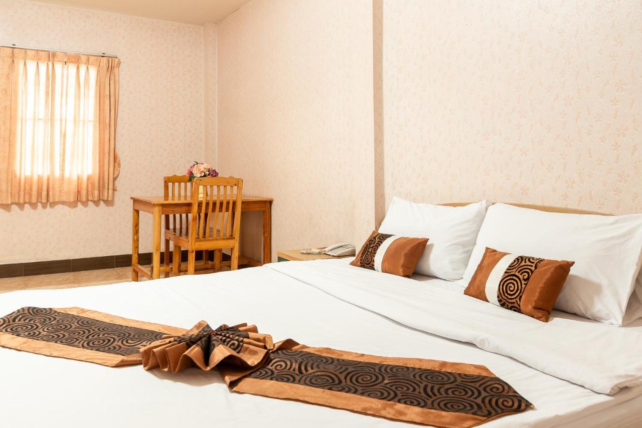Pn Gold Resort Bang Saen Exterior photo