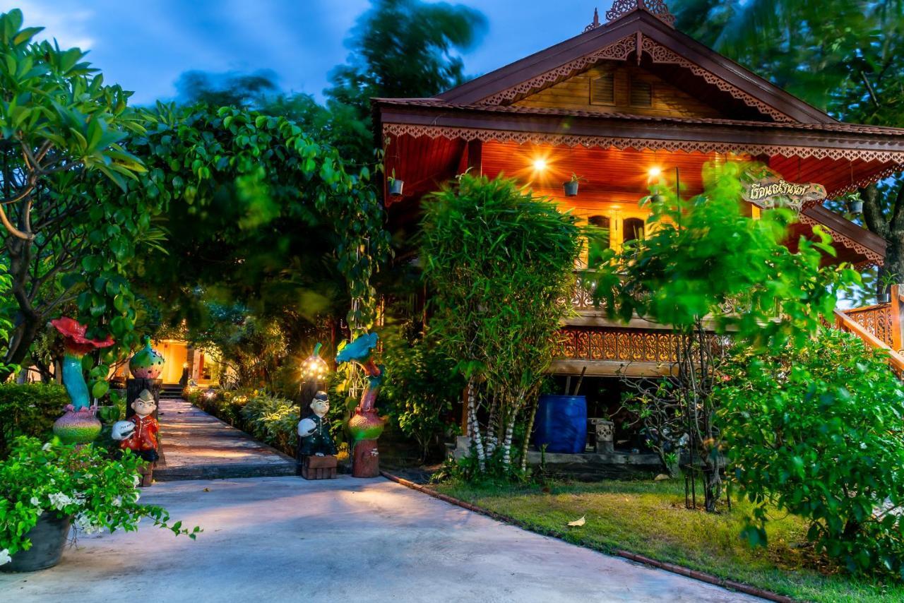 Pn Gold Resort Bang Saen Exterior photo