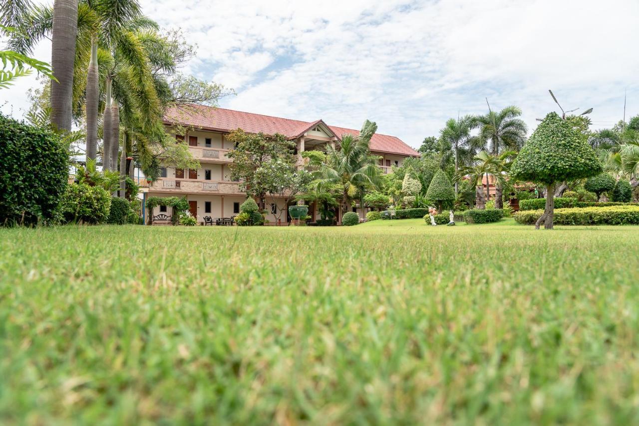 Pn Gold Resort Bang Saen Exterior photo